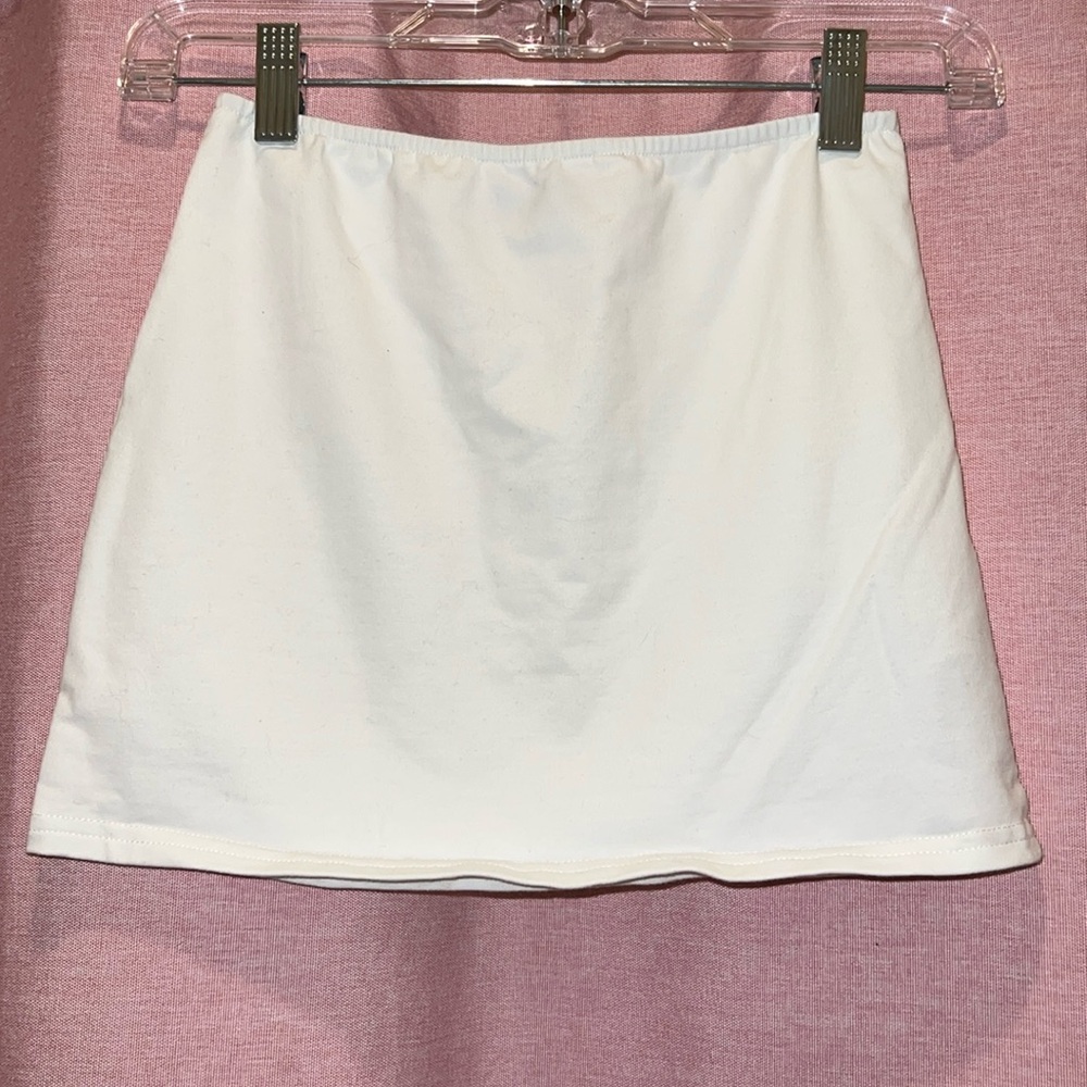 Never worn Edikted white mini skirt